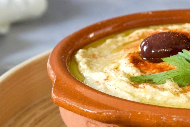 Humus cu măsline