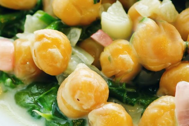 Salată de năut și mere